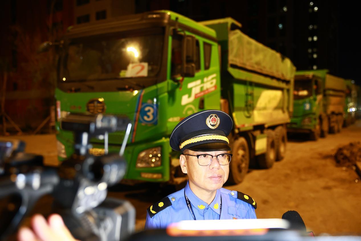 长春市宽城区城市管理行政执法局副局长侯小舟介绍情况。