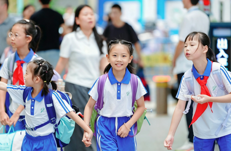 彡彡启新程 三小筑新梦 深圳蛇口育才教育集团育才三小举行2026年秋季学期开学典礼