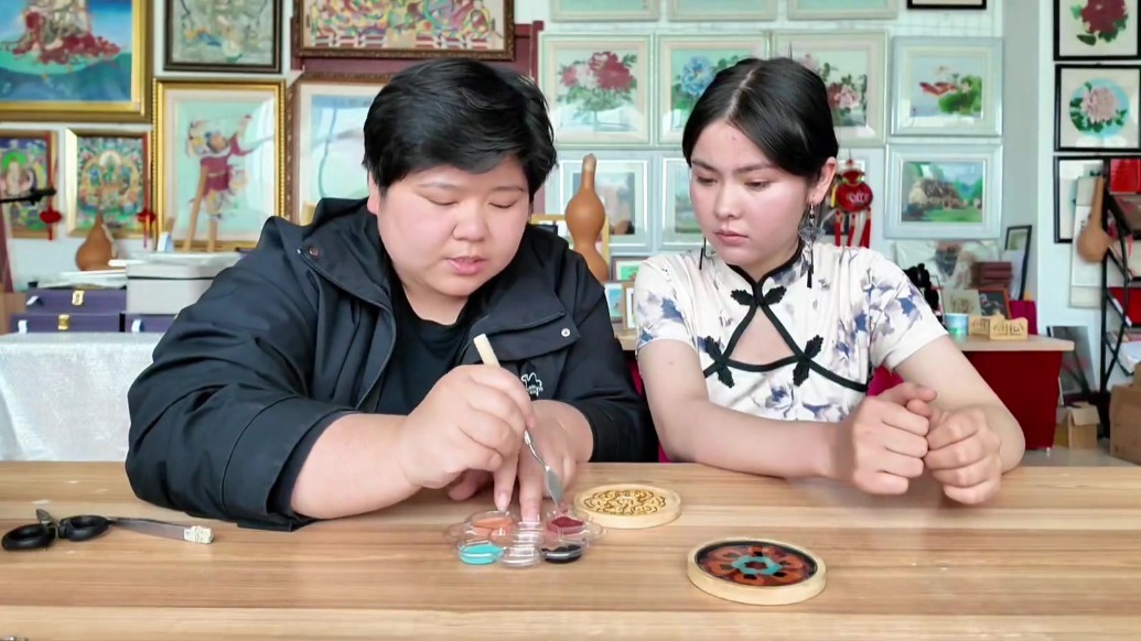 金丝为骨釉为魂　黄河之畔传匠心　阿富汗留学生邂逅兰州掐丝珐琅