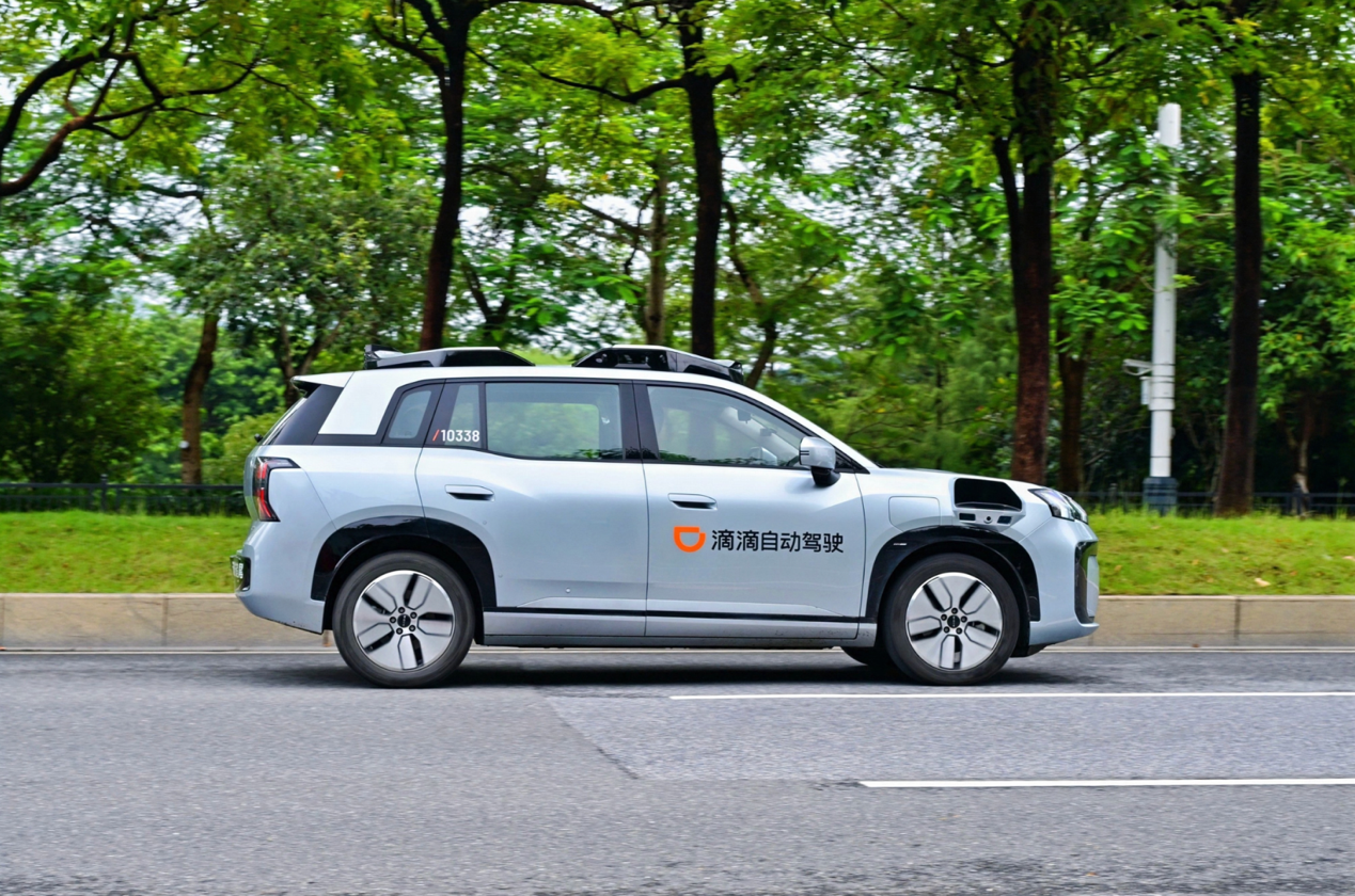 滴滴自动驾驶新一代Robotaxi R2开启载客测试,北京、广州可体验
