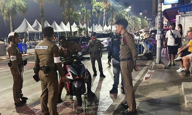 美军航母抵泰国上岸休息，四晚消费破亿！警方连夜抓25名性工作者