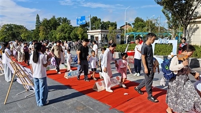 江西鹰潭：开展秋季开学迎新活动（图）