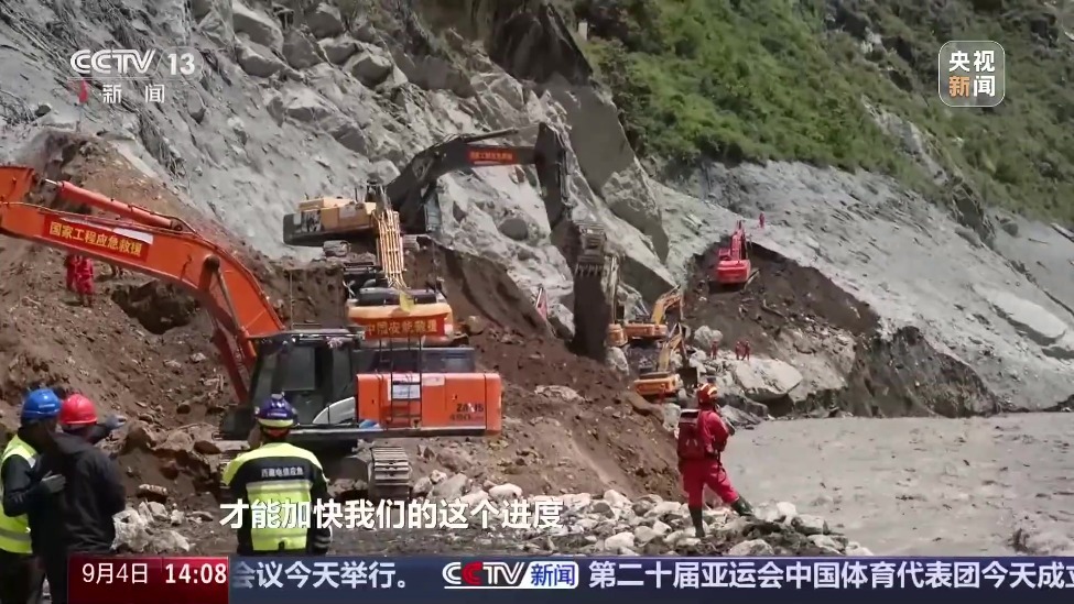 西藏吉隆216国道抢险救援 新闻特写 与时间赛跑 打通最后一公里
