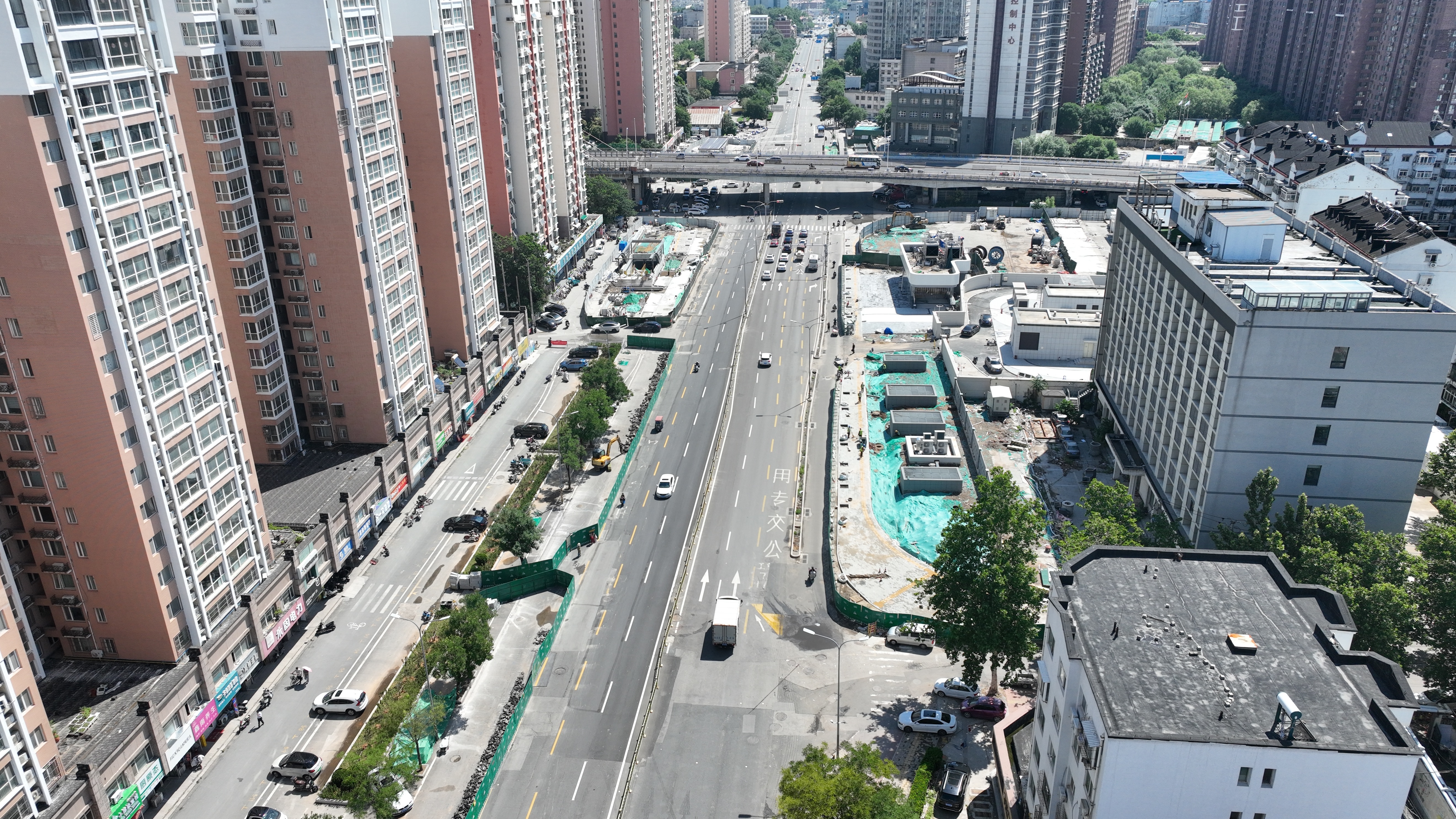 >>经一纬六站围挡拆除前