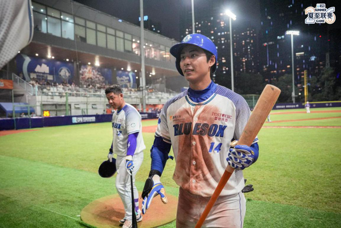 CPB夏至联赛8月赛事名场面不断 厦门海豚暂居榜首 深圳上海紧随其后  CPB夏至联赛8月赛事结束：19场比赛13支本垒打 诞生多项里程碑