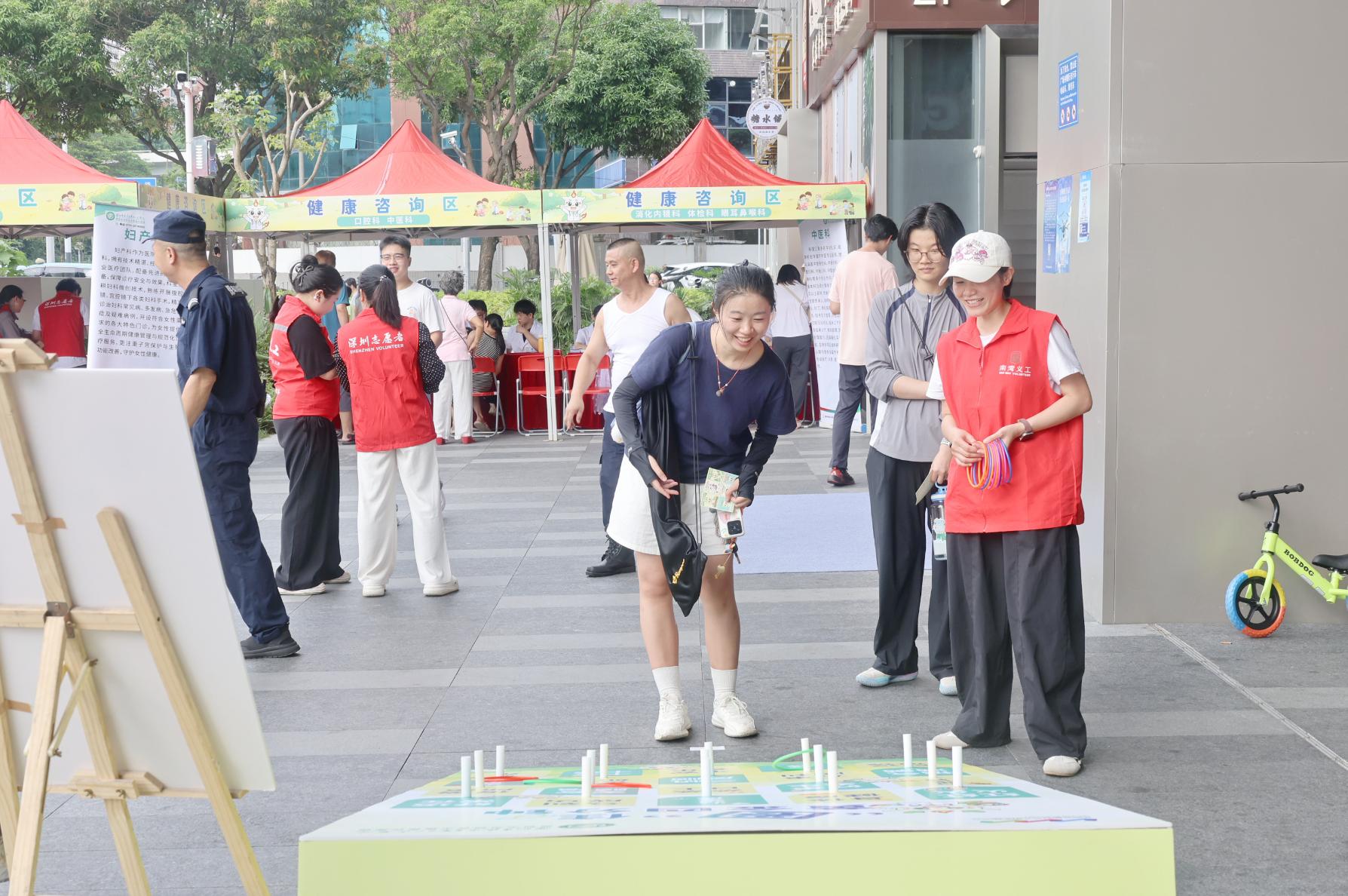强身心&middot;涨健识｜“黄金四分钟”现场教！龙岗区七院把急救课堂搬进市民广场