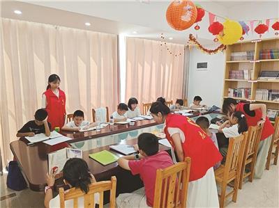 近日,共青团浮梁县委重点面向辖区新就业群体的未成年子女开展公益托管,守护青少年健康成长。 (浮萱 摄)