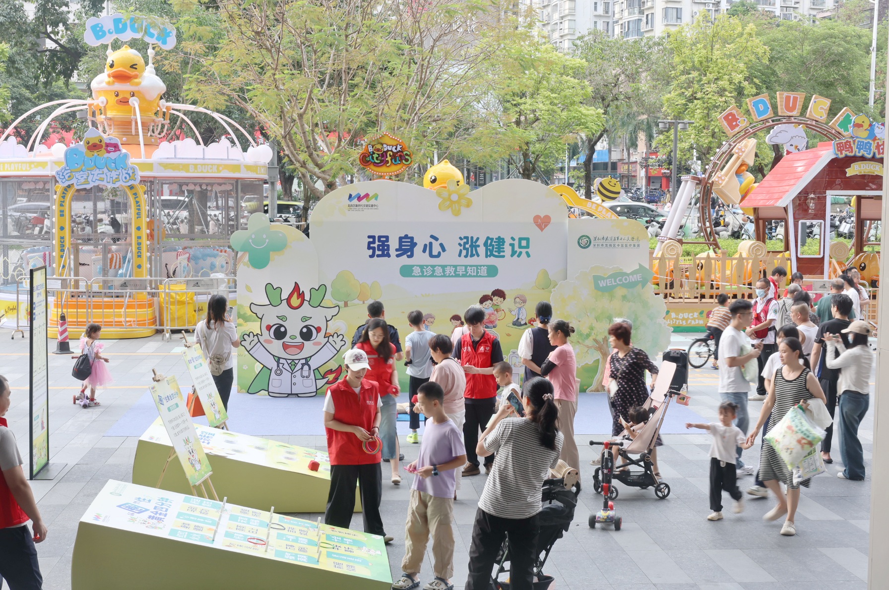 强身心&middot;涨健识｜“黄金四分钟”现场教！龙岗区七院把急救课堂搬进市民广场