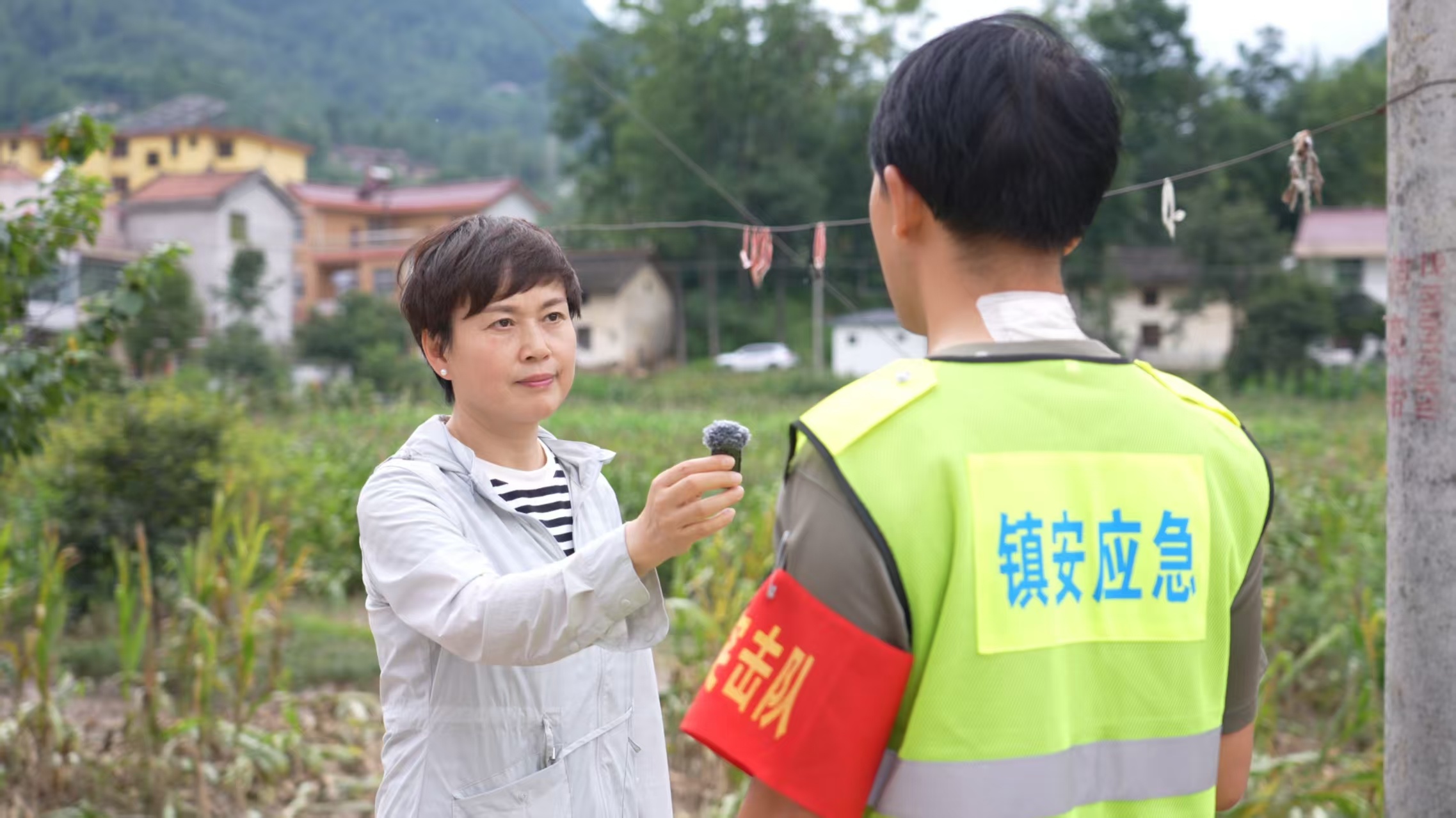 声音传温暖 履职显担当——记陕西商洛市第五届政协委员、镇安县广播电视台播音员雷曼曼
