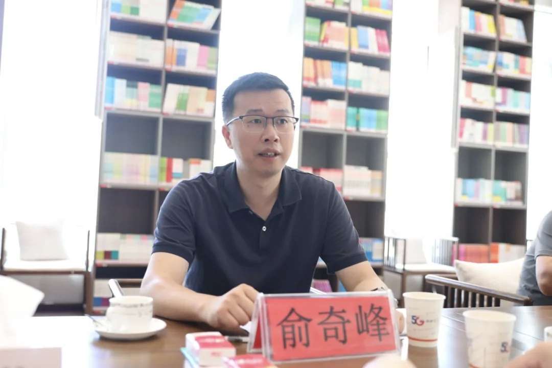 活动在库车市慈孝书院开展图书捐赠活动