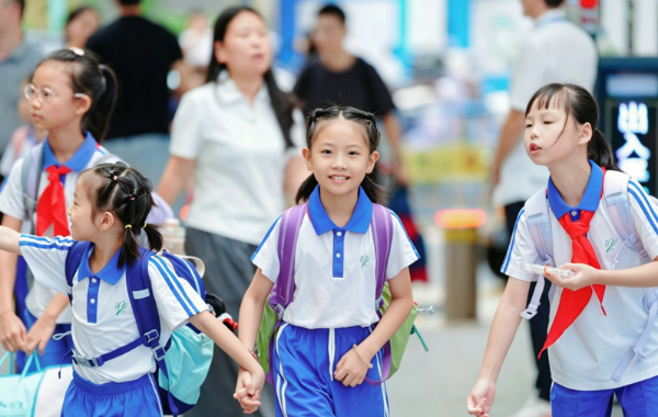 彡彡启新程 三小筑新梦 育才三小举行2026年秋季学期开学典礼 