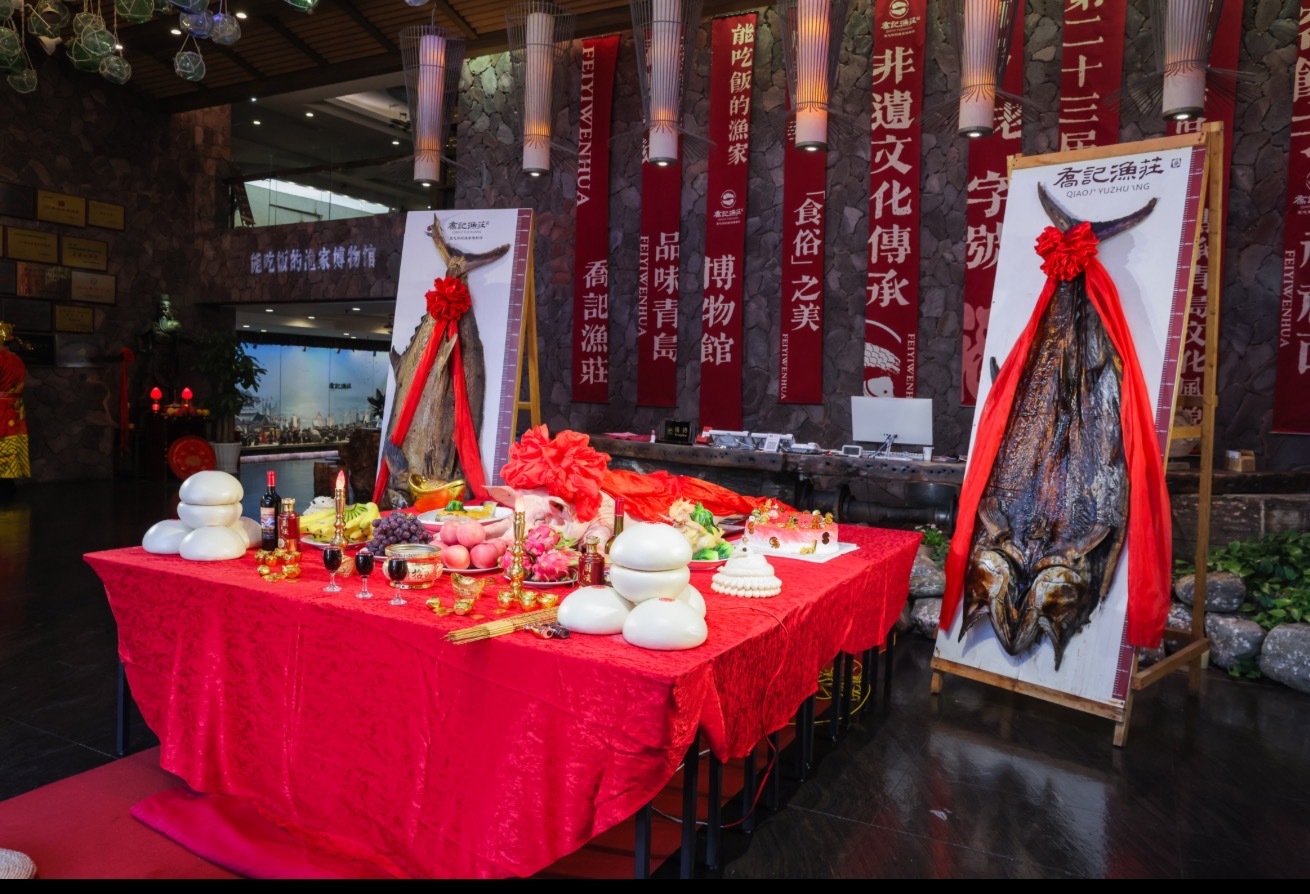 非遗民俗焕新岛城烟火!乔记渔庄以文化赋能餐桌 魔术喜剧秀常驻点亮滨海文旅新体验