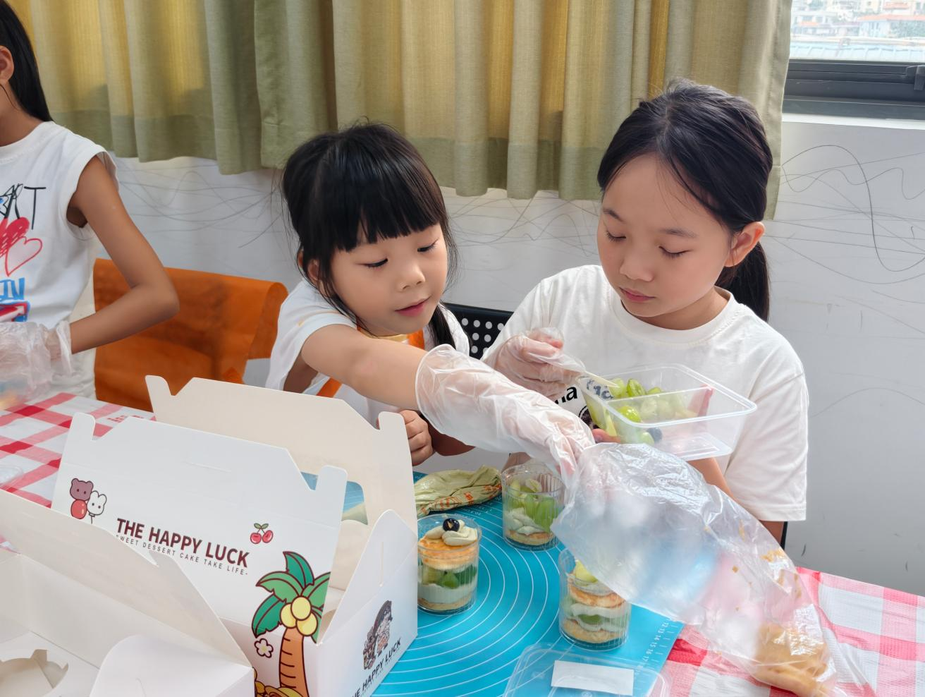 以食为媒促同辈交往！——河东社区“美好食光”儿童结伴谈心交流会