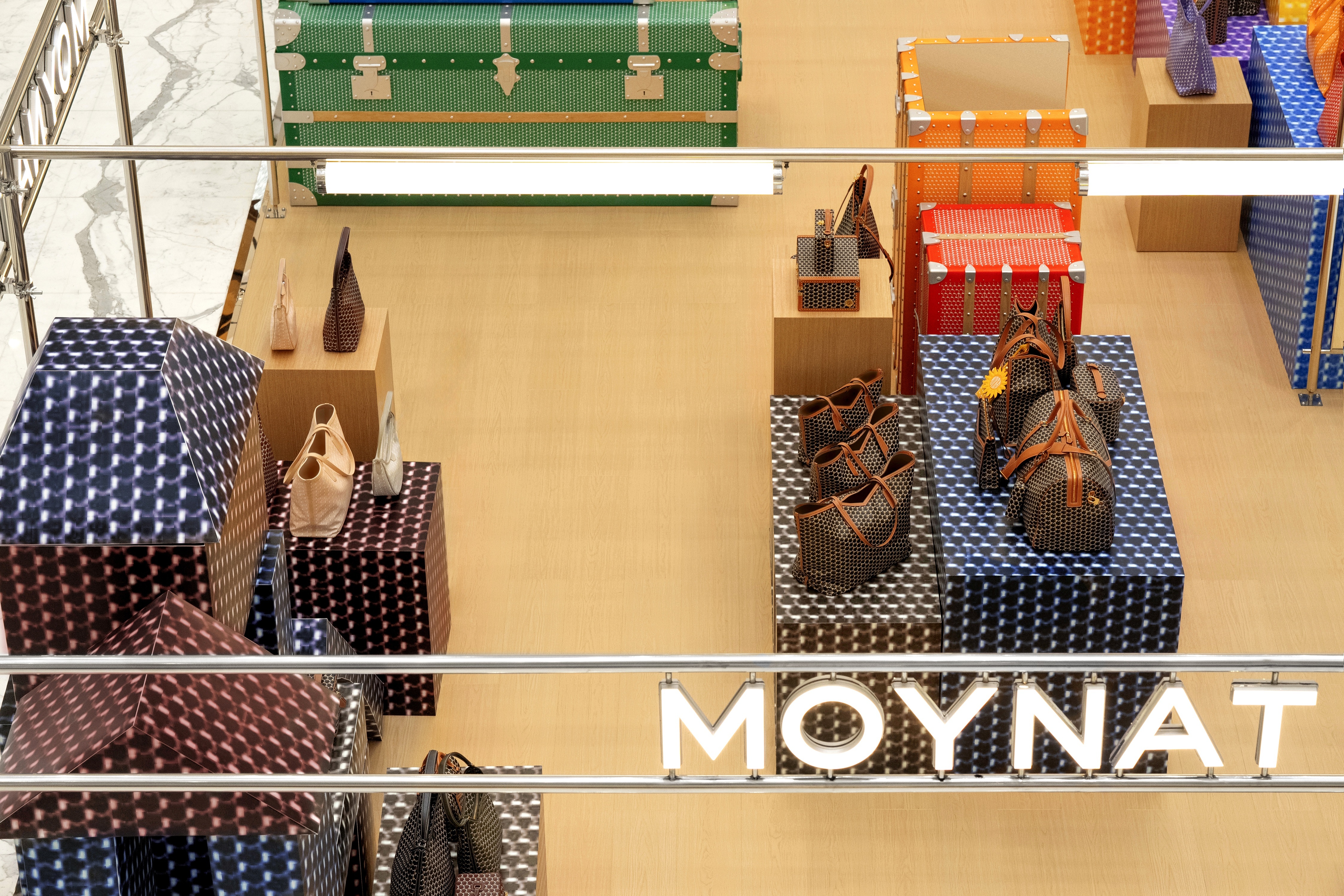 Moynat北京SKP限时精品店启幕 携手艺术家巨巨打造特别装置