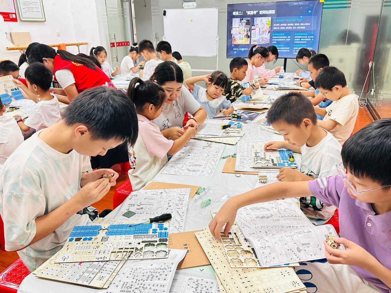 铸国防魂&middot;传爱国情——南昌社区国防军事主题系列活动之航天筑梦&middot;爱国强国——航天主题科普及模型手工制作活动