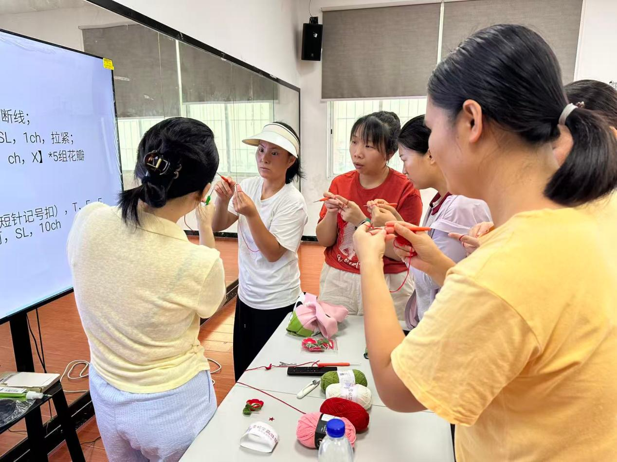 青年当主角,编织邻里情——南昌社区“青年一刻钟”首场自助活动暖心开织