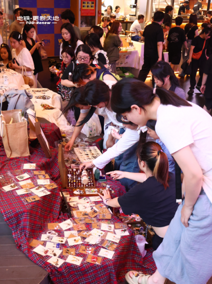 首店排长龙、首展引客来!红谷滩“四首经济”联动发力 点燃商圈消费新活力