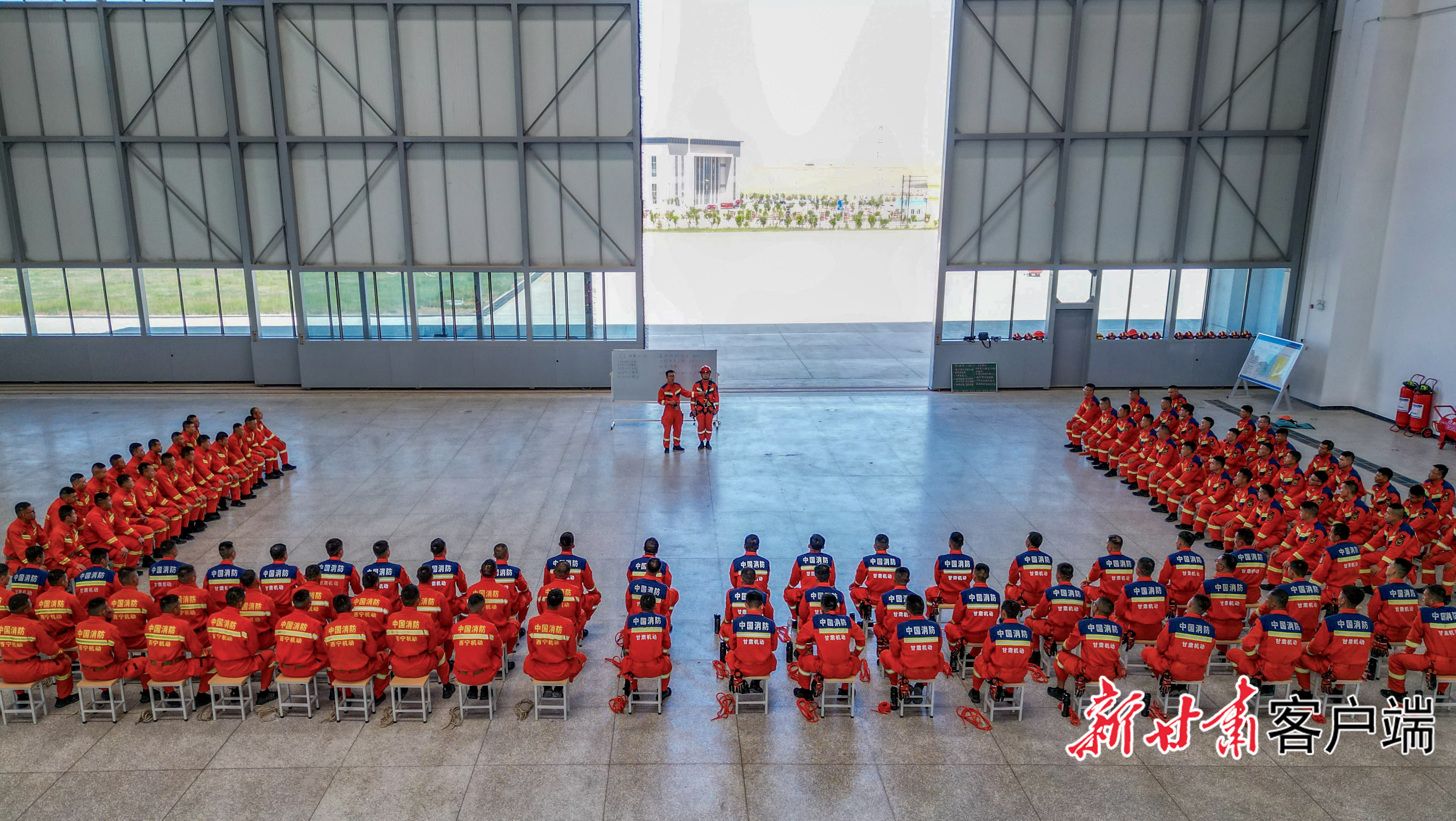 参训人员接受绳索救援技术培训 (图片均由甘肃消防救援机动总队兰州支队提供)