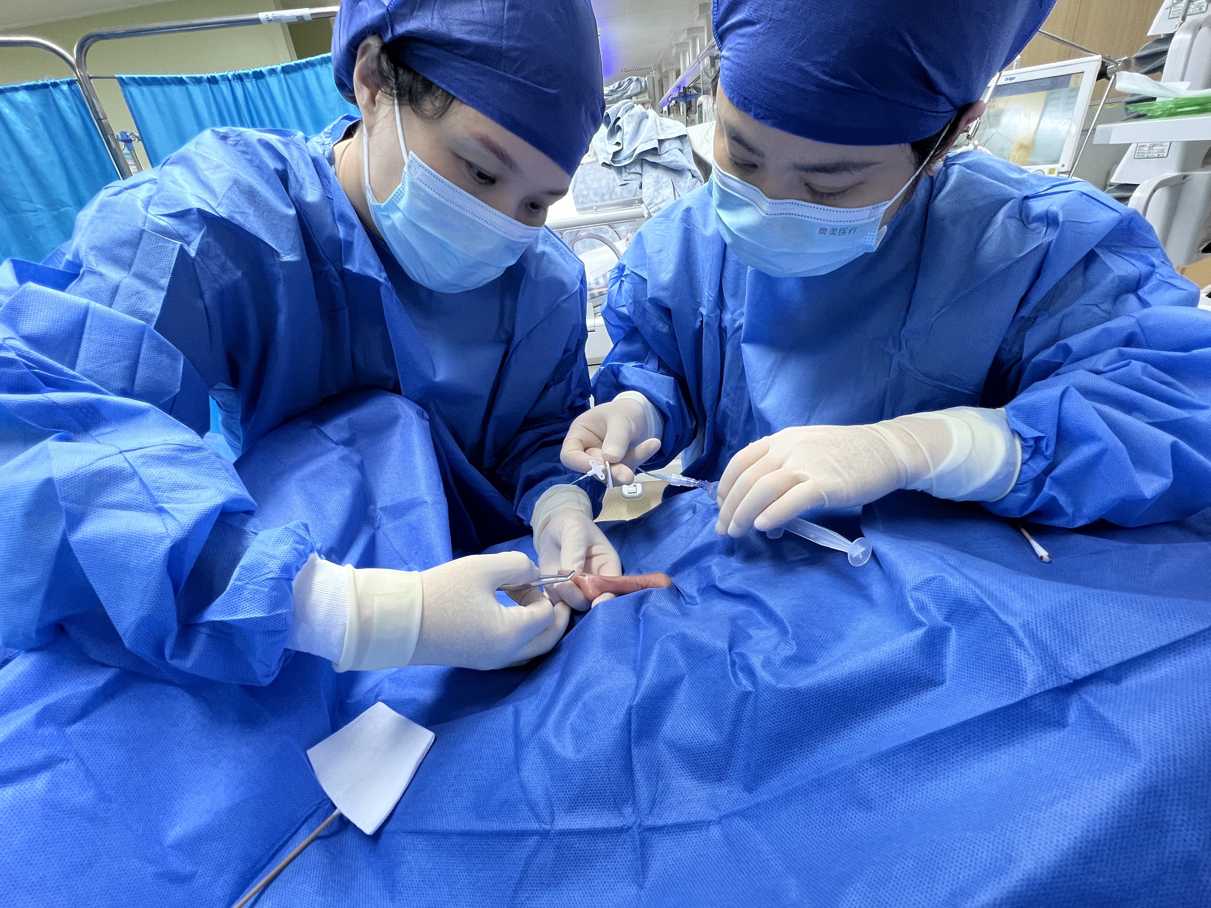 520的深情,330克的奇迹 ——深圳市妇幼保健院成功救治生存极限超早产儿“小泽宝”