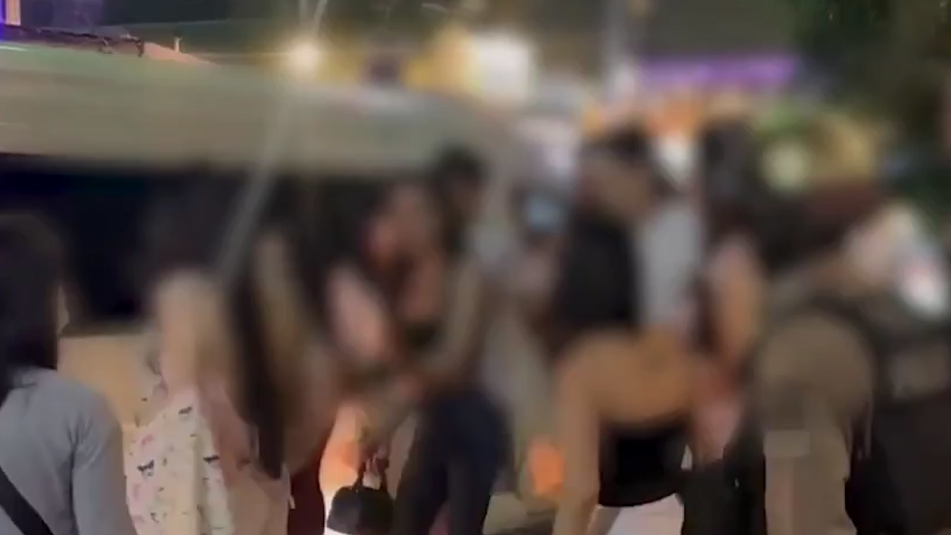 巡逻9个月后首次靠港，美国林肯号航母今日抵达芭提雅，泰国警方提前排查拉客招嫖，抓获25人