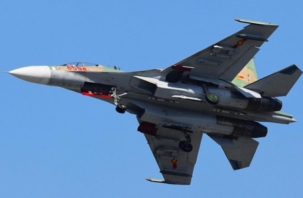 越南空军目前拥有约35架苏-30MK2、约5至10架苏-27以及25至30架苏-22战机。