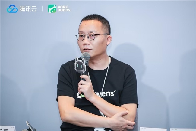 一个能力底座、两类交互入口，北森HR能力随时可用