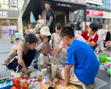 看！“小老板”上线！南昌社区 亲子跳蚤市场人气爆棚
