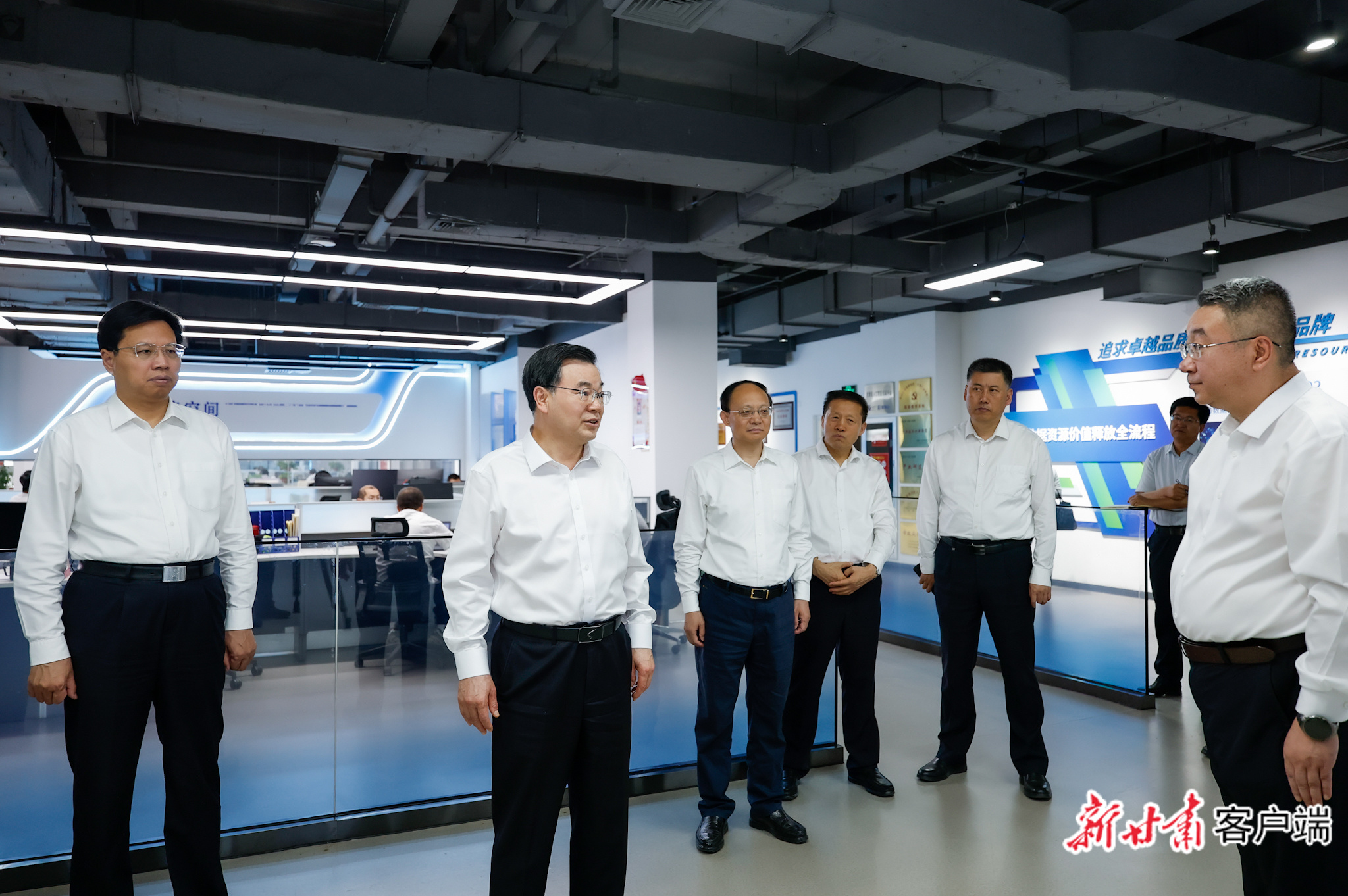 8月31日，省委书记、省人大常委会主任胡昌升调研国资国企改革工作。新甘肃&middot;甘肃日报记者　孟捷