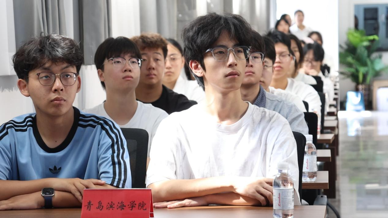 青岛滨海学院开学第一堂思政课:唱响九三回响,激发青春担当