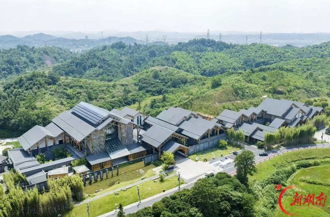 益阳市赫山区清溪村的中国当代作家签名版图书珍藏馆。（资料图）湖南日报全媒体记者 李健 摄