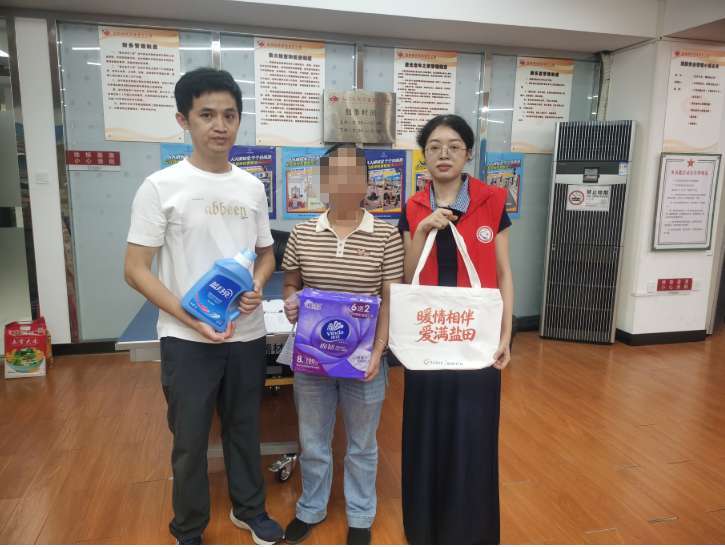 西乡街道盐田社区走访精神障碍康复者家庭，传递温暖与关怀