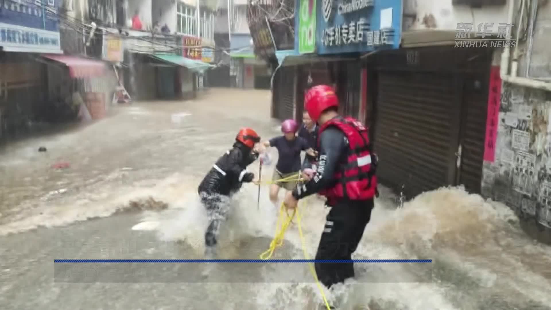 福建莆田：强降雨突袭 消防全力抢险救援