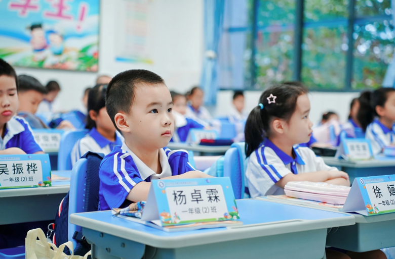 彡彡启新程 三小筑新梦 深圳蛇口育才教育集团育才三小举行2026年秋季学期开学典礼