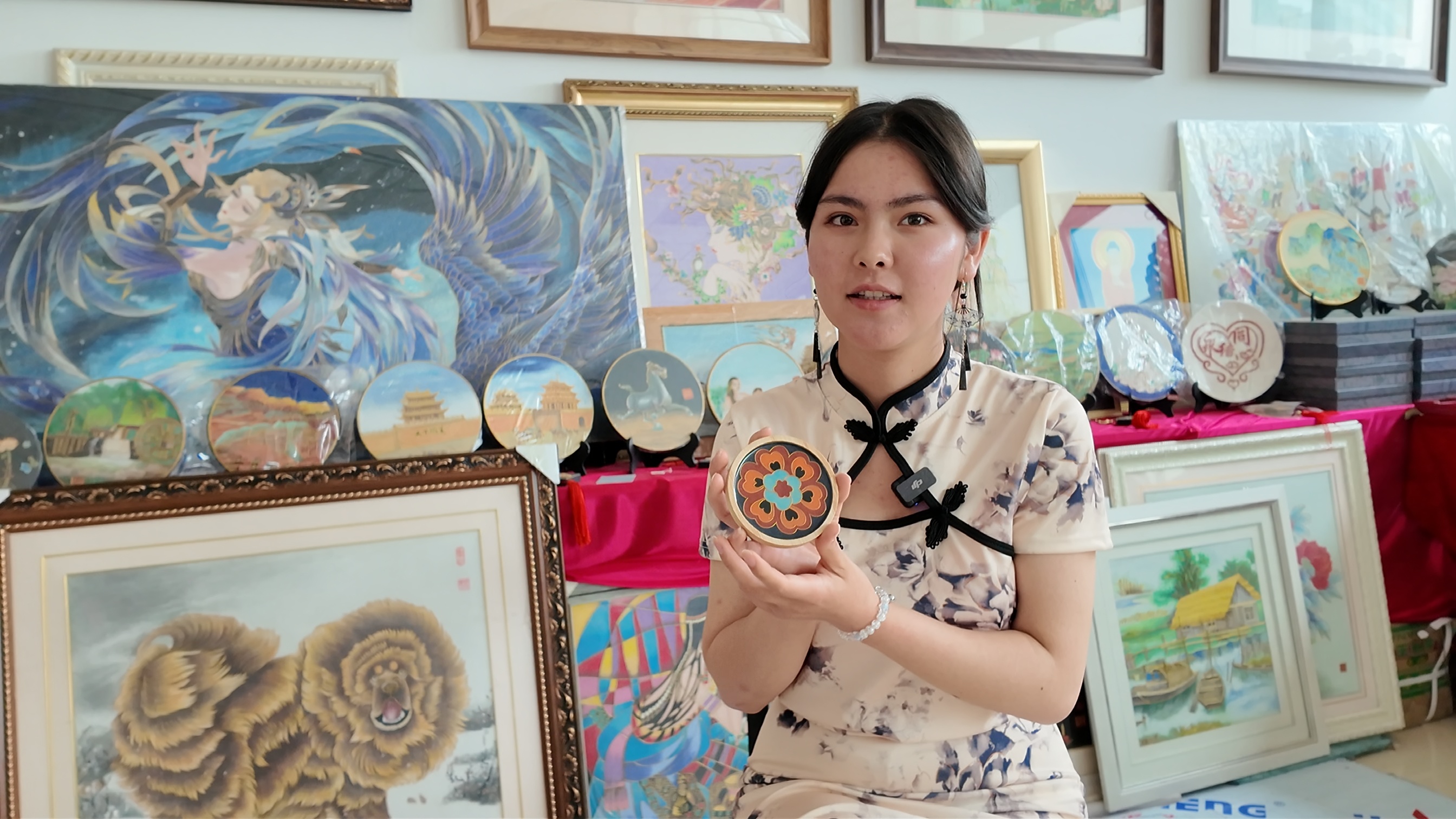 MASUMA展示亲手制作的珐琅杯垫