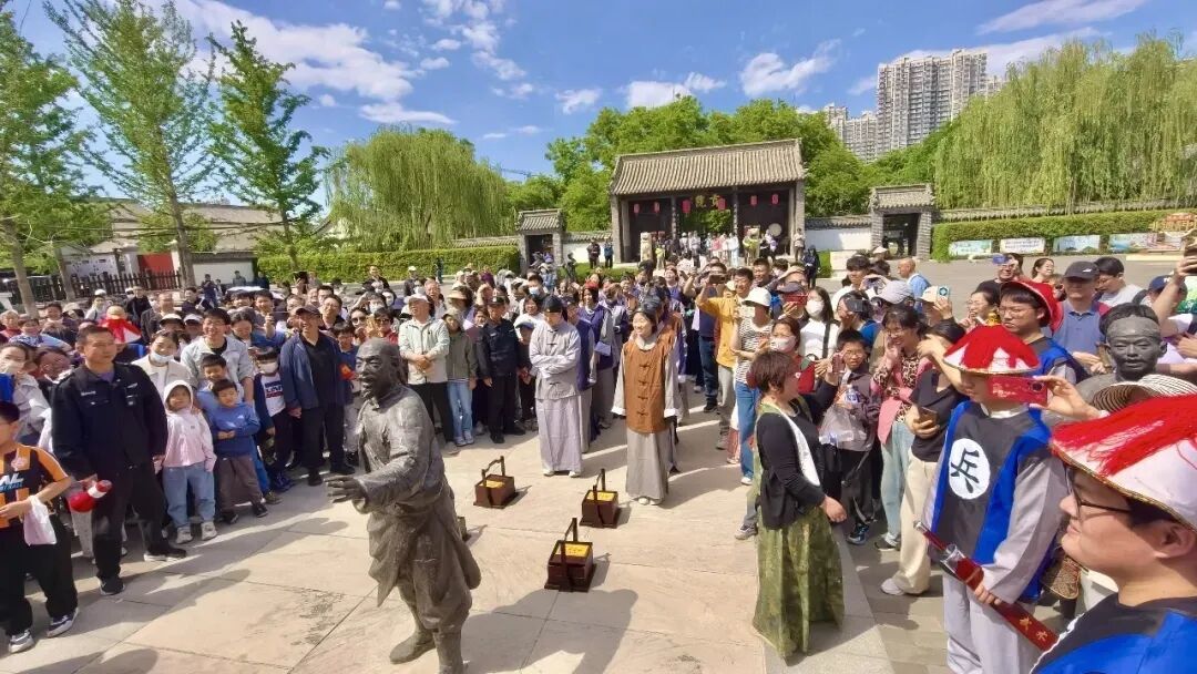 贡院大型沉浸式“科举考试场景再现”体验活动,让游客过足了“科举瘾”。戴子程摄