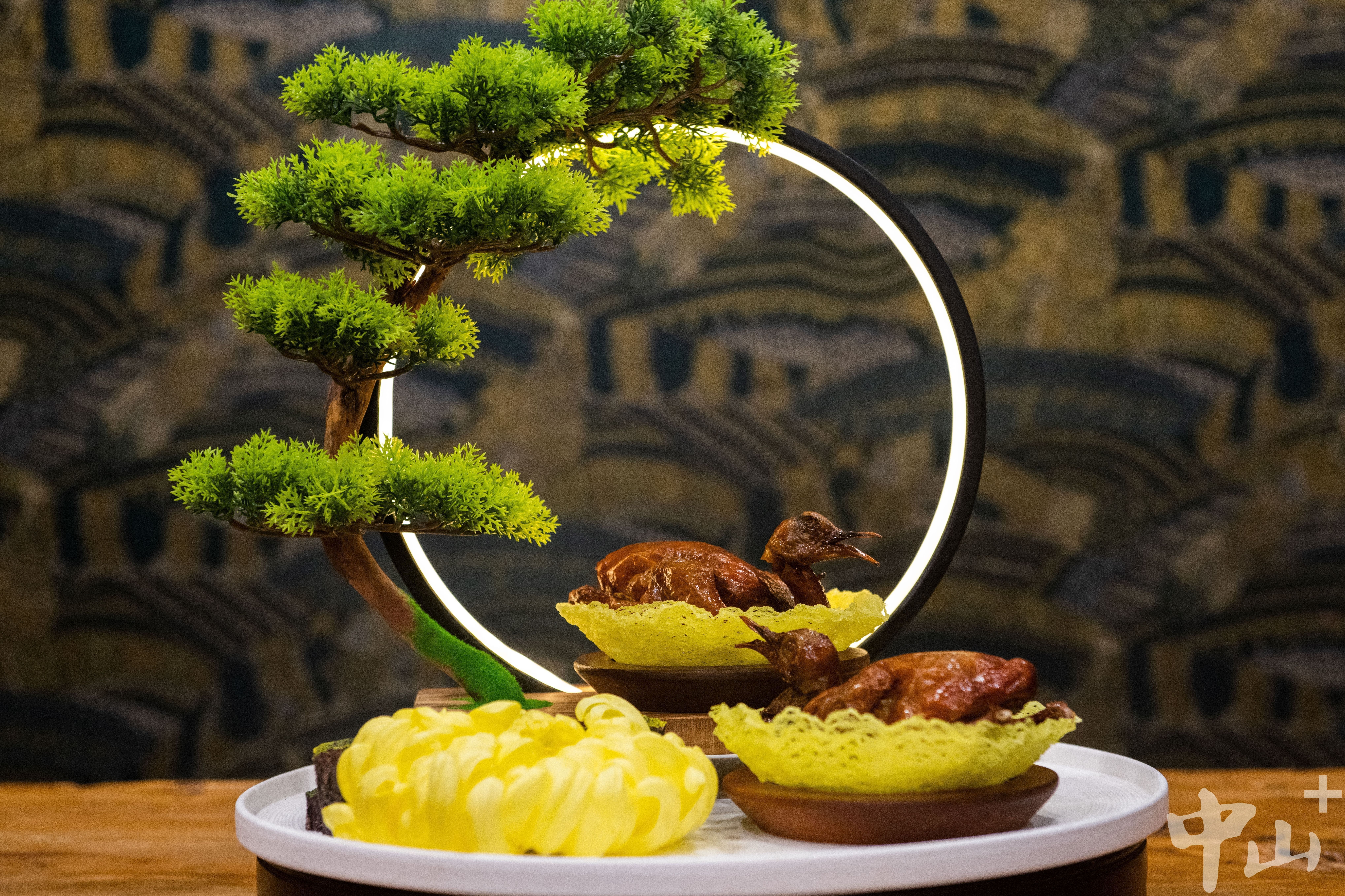“红烧石岐乳鸽”获得2025全国地方特色菜烹饪大赛金奖。(资料图片)