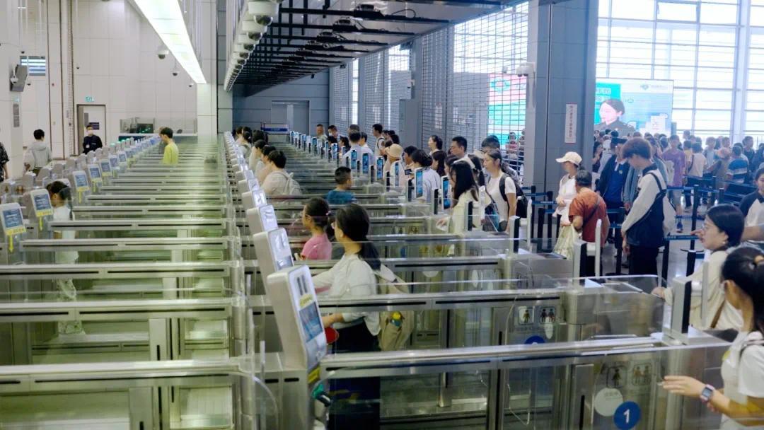 港珠澳大桥口岸出入境客流今年已破2000万 刷新历史最快纪录