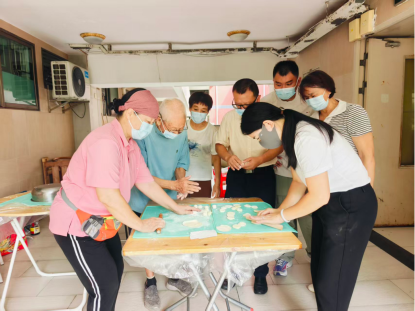 饺香伴暮，温情入户——河东社区高龄老人关爱系列活动