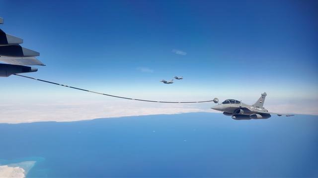 运油20与“阵风”对接，首次给西方战机空中加油，用北约标准？