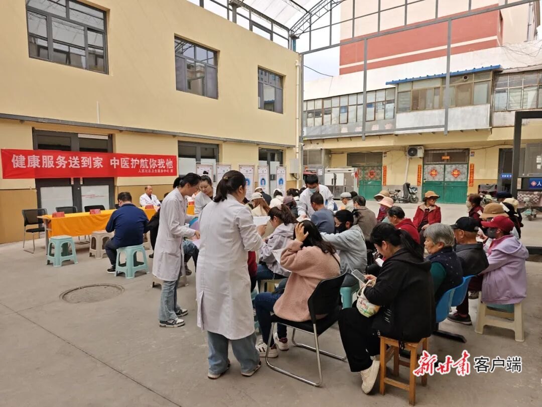 嘉峪关市人民社区卫生服务中心为辖区群众开展健康义诊活动