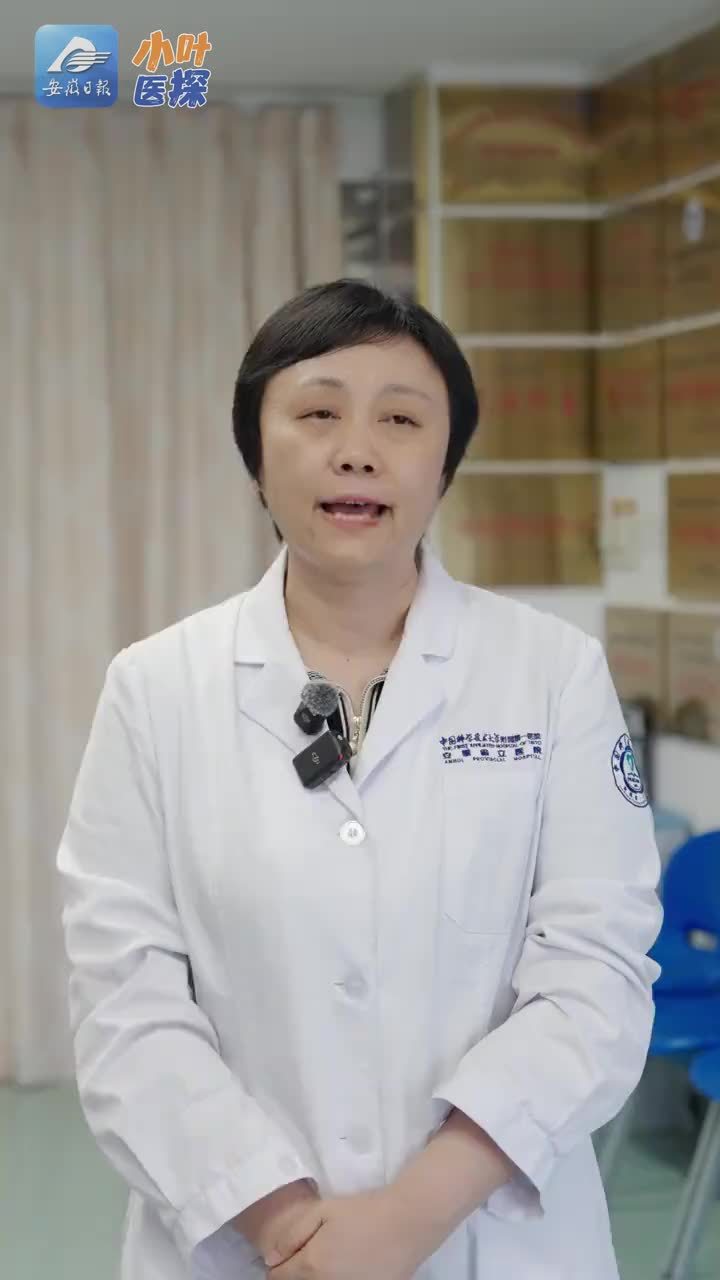 注意！HPV感染有两个高峰年龄段 HPV感染在女性一生中有两个高峰期。中国科大附一院（安徽省立医院）妇产科主任医师周颖介绍，第一个高峰期是15到25岁，初次性行为多发，病毒暴露风险上升，同时宫颈转化区