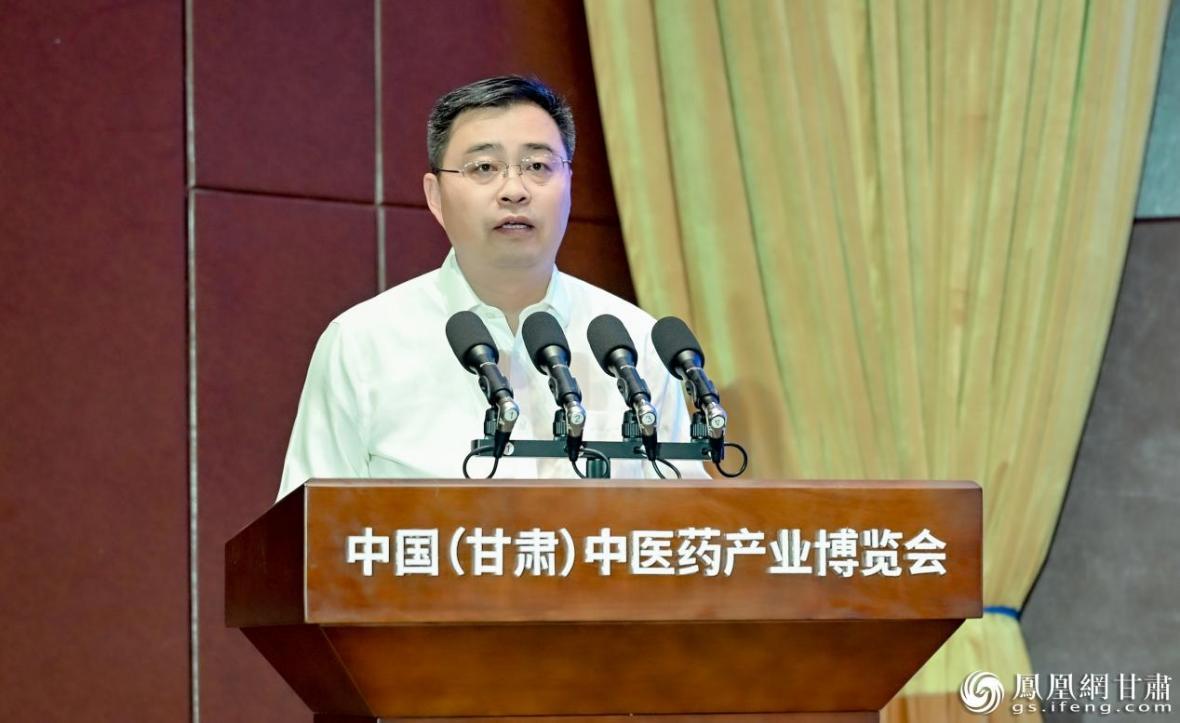 定西市副市长王建平说,将为企业家投资兴业做好服务保障。