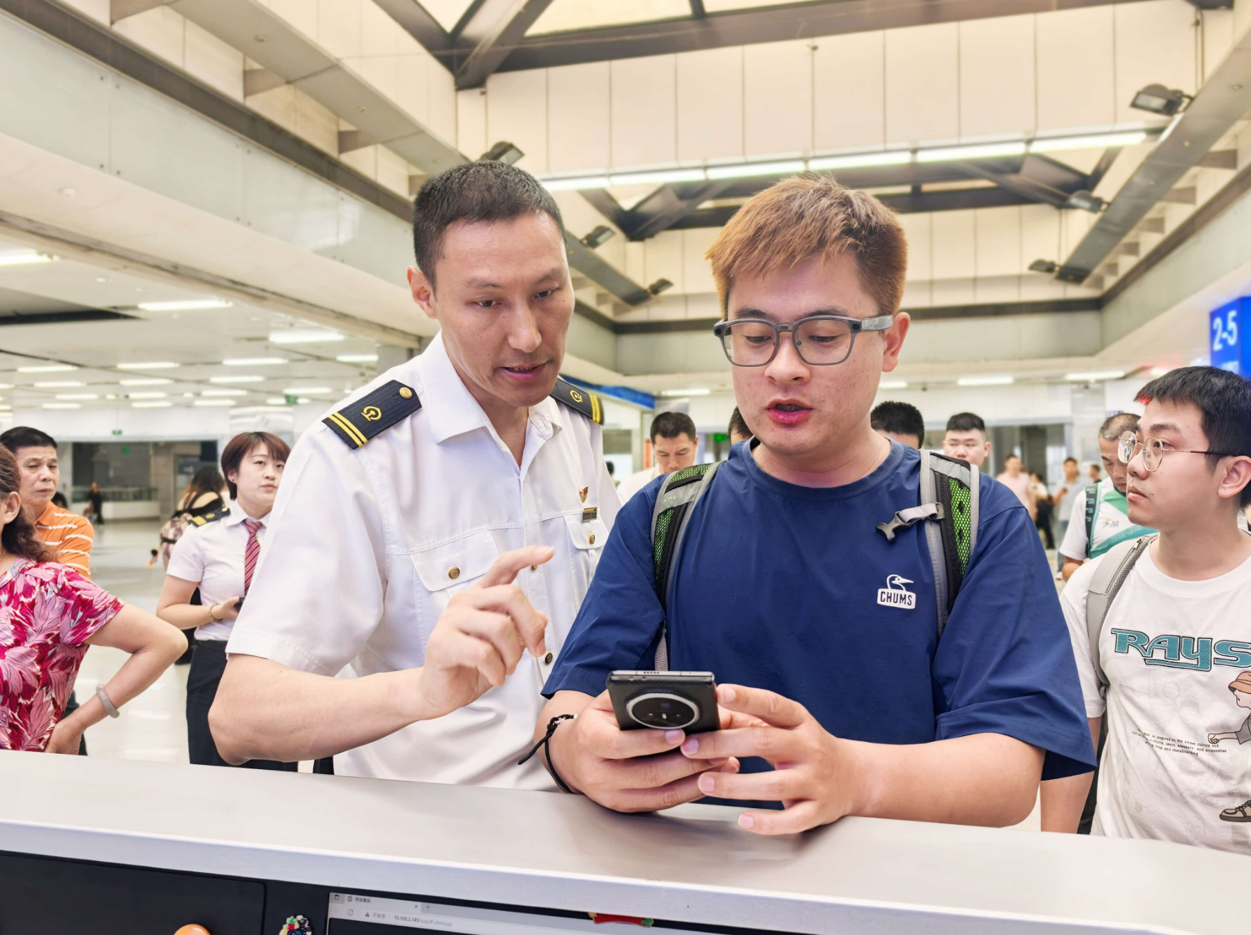深圳站:京九动脉连深港,枢纽服务暖双城