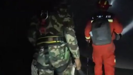 泥浆深达1米多！中国隧道专家深入尼泊尔水电隧道搜救，12个水电项目933人失联