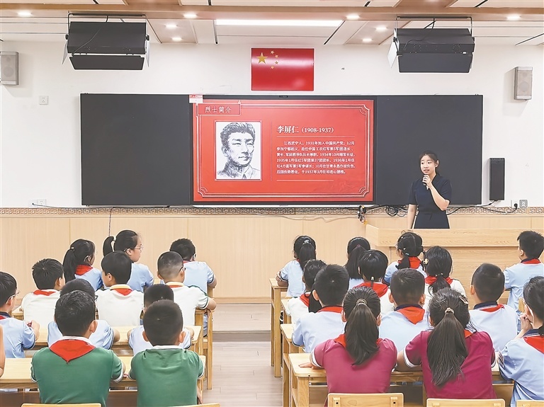 南昌：开学第一课 感悟伟大长征精神（图）
