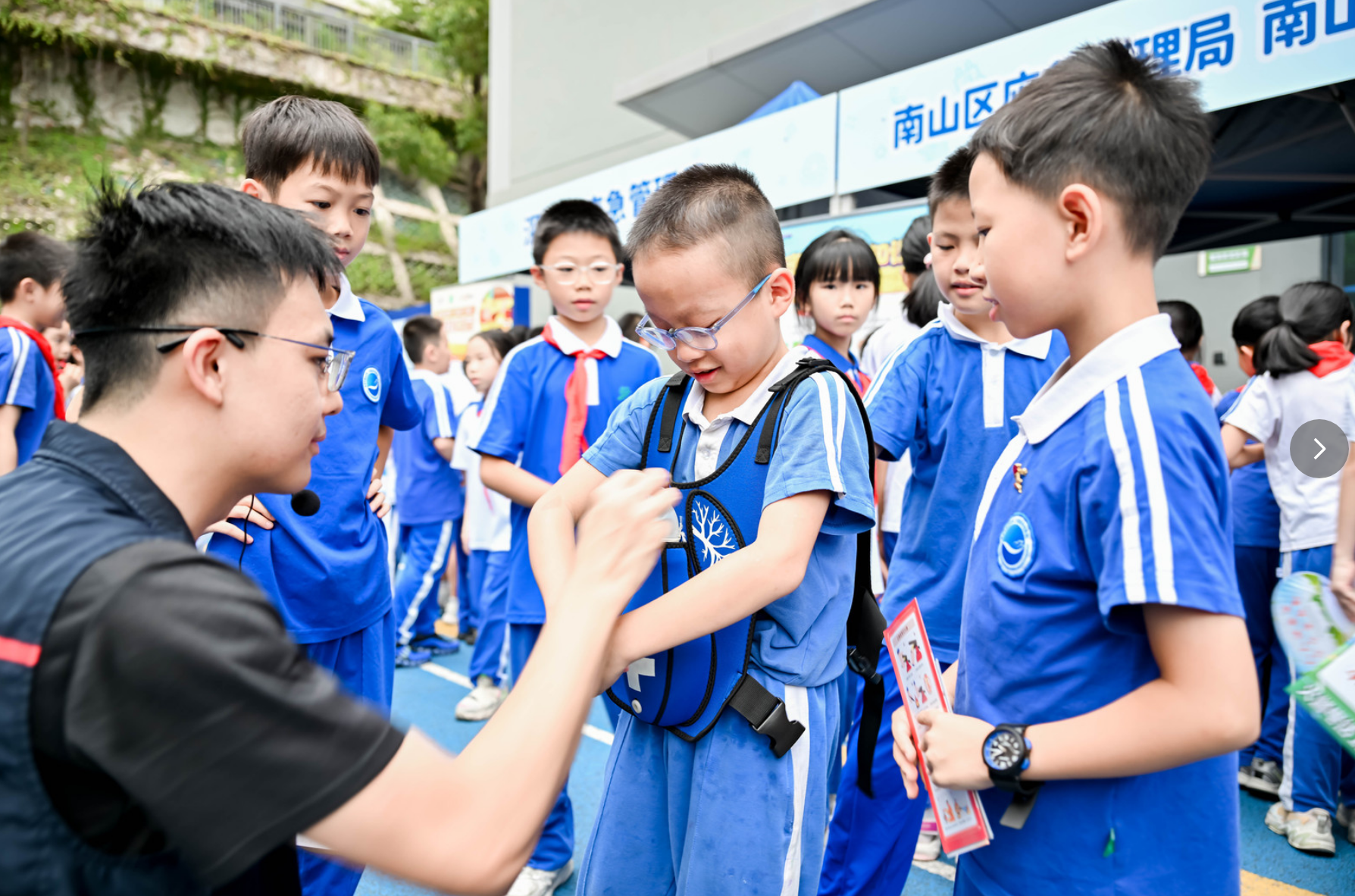 上好开学安全第一课护航平安美好新学期——深圳开展安全宣传“进学校”主题宣教活动