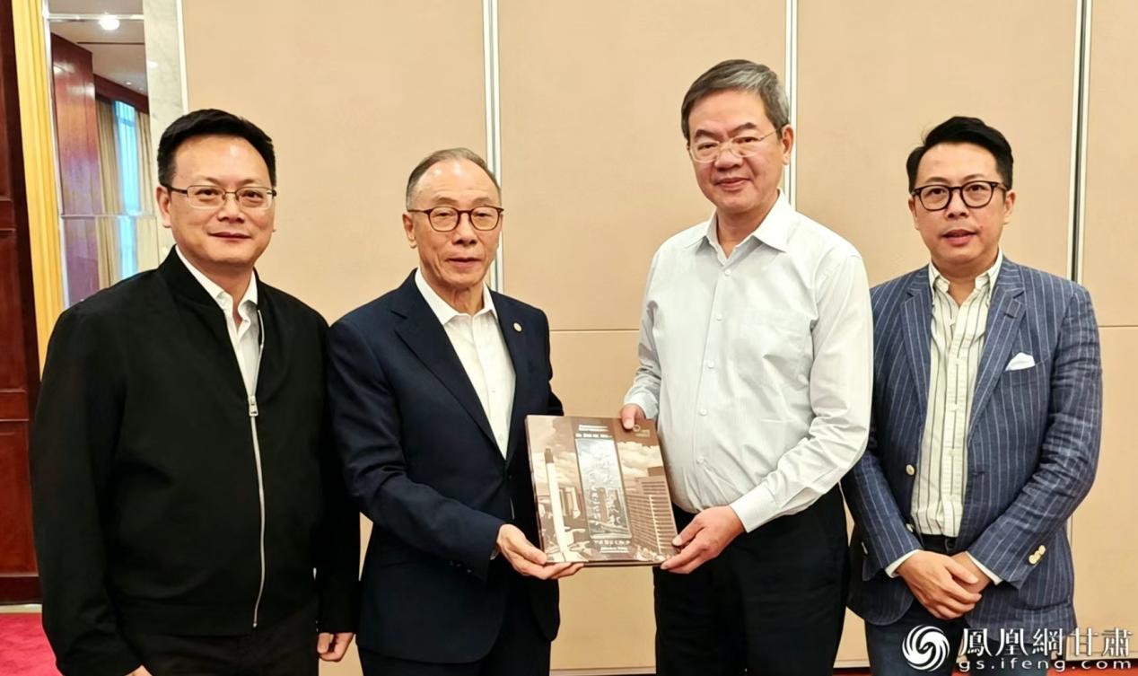 甘肃省政协主席庄国泰（右二）会见澳门电力咨询委员会参访团代表