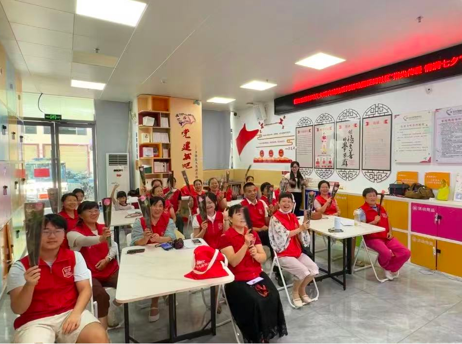 以手传情 让爱无“碍” ——臣田社区开展志愿者手语课堂活动