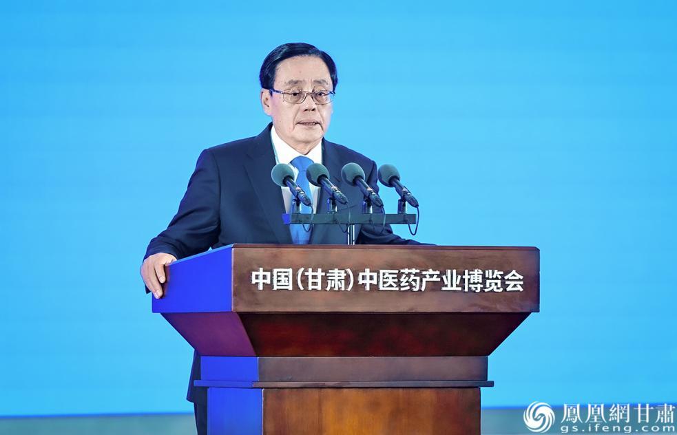 全国人大常委会副委员长何维宣布大会开幕