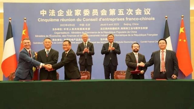 勒庞的“法国优先”火了！巴黎政坛传开一句话：中国人非敌非友
